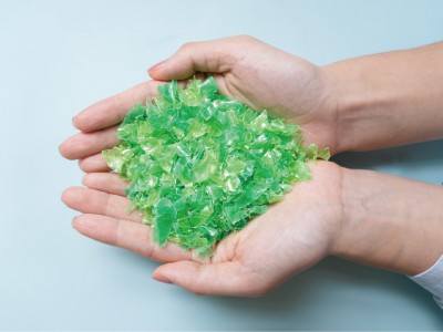Green recycled PET flakes